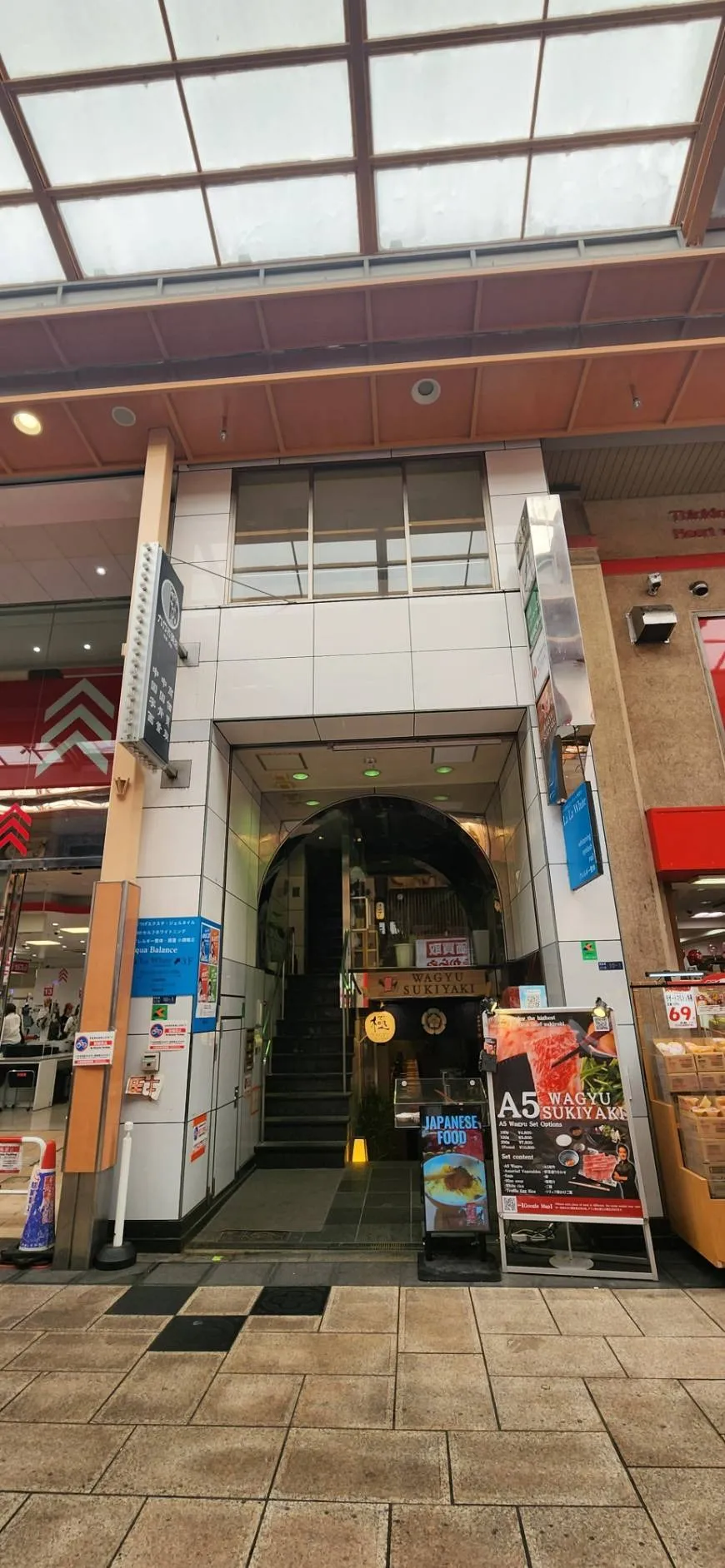 【テナント】彼谷ビル 4F ｜ 心斎橋駅 徒歩3分（心斎橋筋商店街沿い）